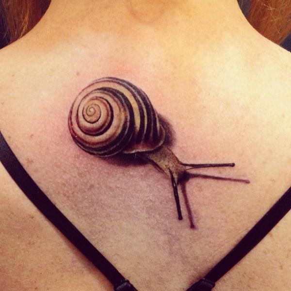 Фото и значение татуировки улитка. Tattoo-back-snail