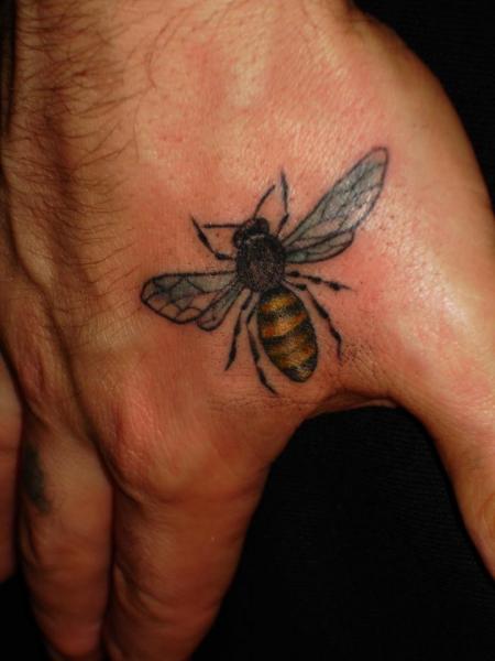 tattoo-hand-bee.jpg