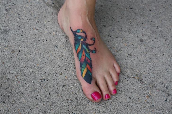Tatuaż New School Stopa Pióra przez Tantrix Body Art