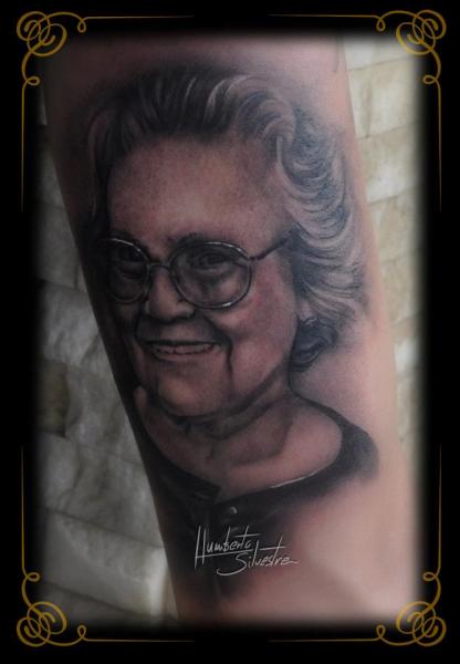 Arm Porträt Realistische Tattoo von <b>Golden Dragon</b> Tattoo - tattoo-arm-realistic-portrait