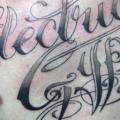 tatuaje Pecho Letras por Dna Tattoo