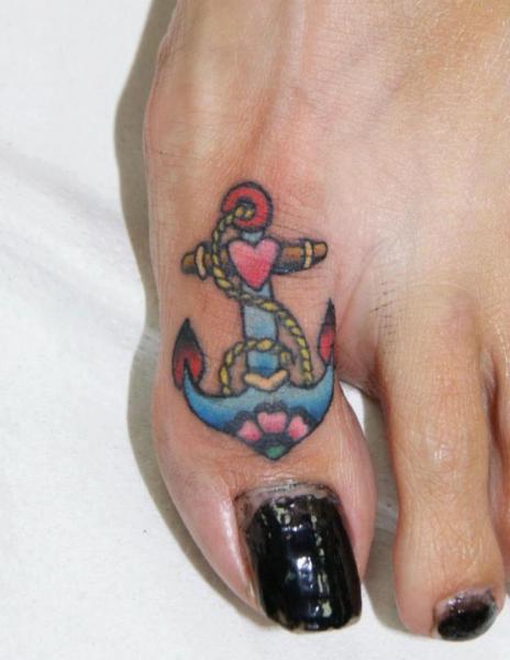 New School Finger Anker Tattoo von Dragstrip Tattoos