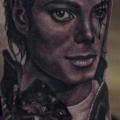 tatuaje Realista Pierna Michael Jackson por Dragstrip Tattoos