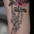 Arm Blumen Skeleton tattoo von Adrenaline Vancity