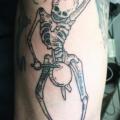 tatuaje Brazo Esqueleto por Adrenaline Vancity