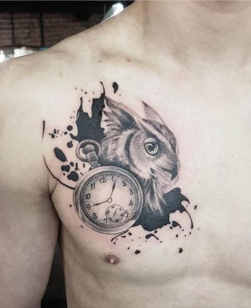 Tatouage Horloge Coffre Hibou par Adrenaline Vancity