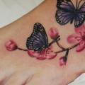 tatuaje Pie Flor Mariposa por Hammersmith Tattoo