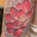tatuaje Hombro Flor por Hammersmith Tattoo