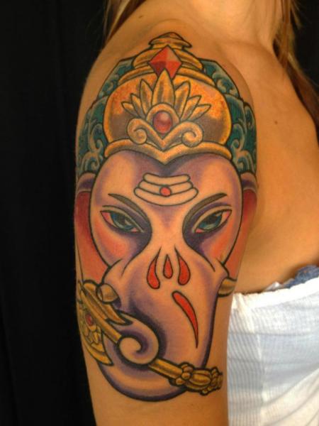 Tatuaggio Spalla Religiosi di Holy Cow Tattoos