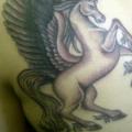 tatuaje Hombro Fantasy Unicornio por Sean Body Art