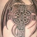 tatuaggio Schiena Draghi Croce Celtici di Wrexham Ink