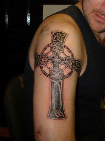 Schulter Crux Keltische Tattoo von Wrexham Ink