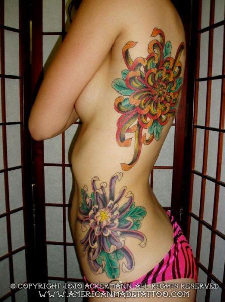 Tatouage Fantaisie Fleur Côté par American Made Tattoo