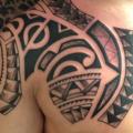 tatuaje Hombro Tribal Maori por Artwork Rebels