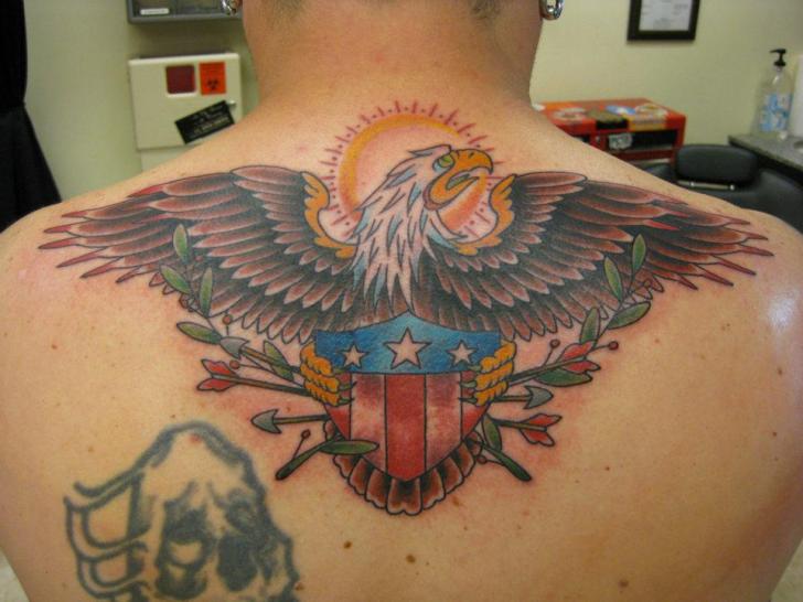 Tatuaje Espalda Águila Usa por Big Kahuna Tattoo