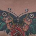 Old School Blumen Schmetterling Brust tattoo von Big Kahuna Tattoo