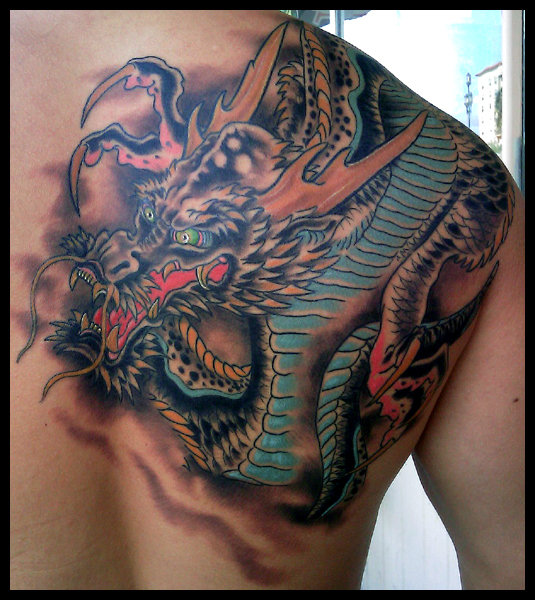 Schulter Drachen Tattoo von Big Kahuna Tattoo