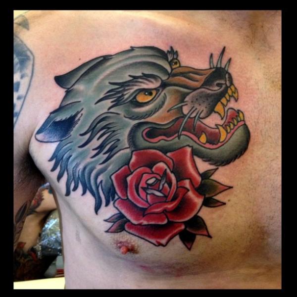 Грудь Олд Скул Цветок Волк татуировка от Black 13 Tattoo