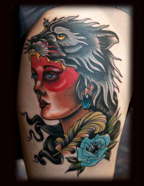 Tatouage Old School Jambe Femmes Loup par Black 13 Tattoo