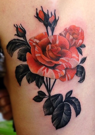 Tatuaje Flor Lado por Black 13 Tattoo