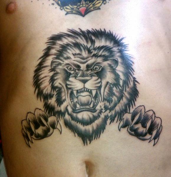 รอยสัก ท้อง สิงโต โดย Black Cat Tattoos