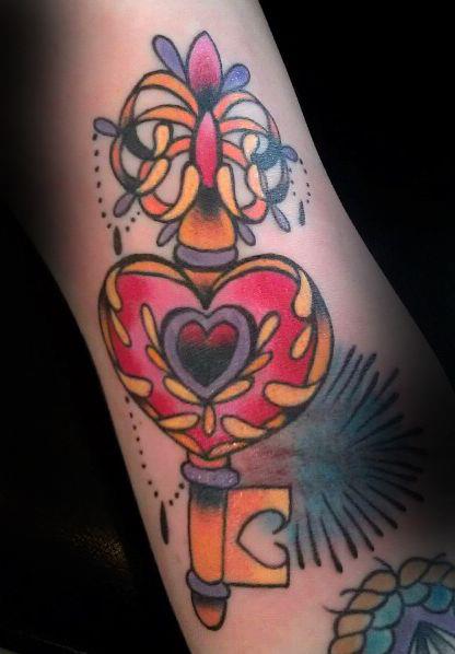 Tatuaje Old School Corazon Clave por Black Cat Tattoos