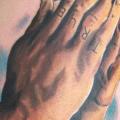 Realistische Gebetshände tattoo von Bohemian Tattoo Arts