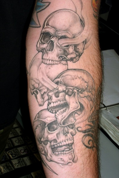 Tatuaje Brazo Cráneo por Bugaboo Tattoo