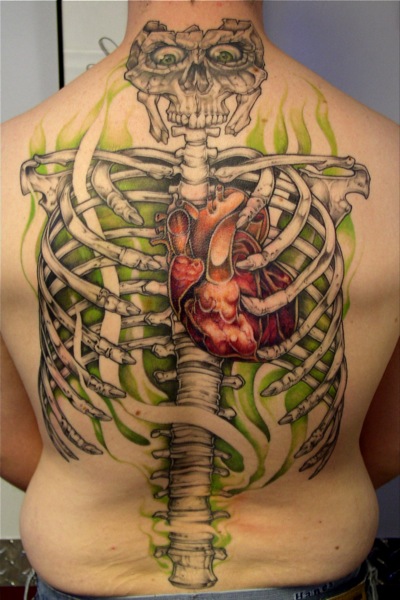 Tatuaż Plecy Szkielet przez Bugaboo Tattoo