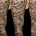 tatuaje Brazo Engranaje por Caesar Tattoo