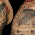 Shoulder Trash Polka tattoo by Caesar Tattoo