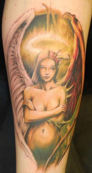 Tatuaje Brazo Fantasy Ángel por Cartel Ink Works