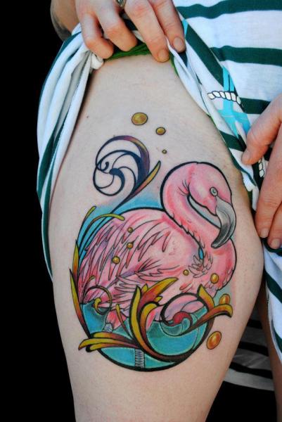 Tatuagem Perna Flamingo por Divinity Tattoo
