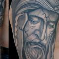 tatuaje Hombro Brazo Jesús por Divinity Tattoo