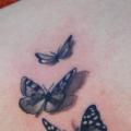 tatuaje Hombro Realista Mariposa por Divinity Tattoo