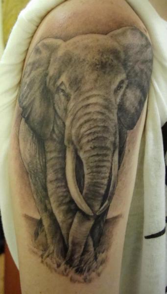 Tatuaje Hombro Elefante por Dream Masters
