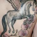tatuaje Fantasy Flor Espalda Unicornio por East Side Ink Tattoo