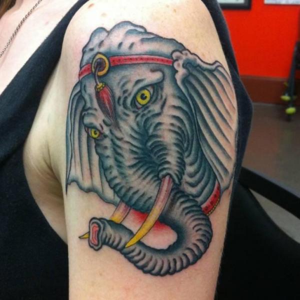 Tatuaje Hombro Elefante por Electric Ladyland