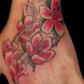 Blumen Hand tattoo von Empire State Studios