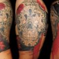Blumen Totenkopf tattoo von Empire State Studios