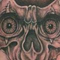 tatuaje Cráneo Mano Máscara por Eternal Ink Tattoo