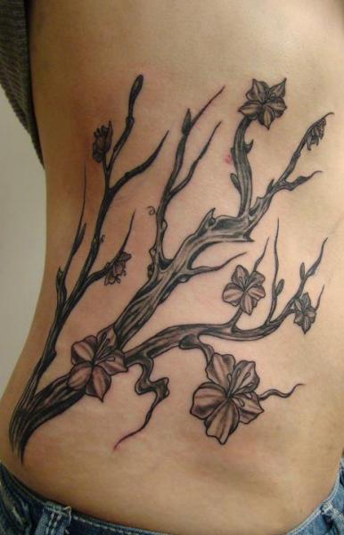 Realistische Seite Baum Tattoo von Eternal Ink Tattoo