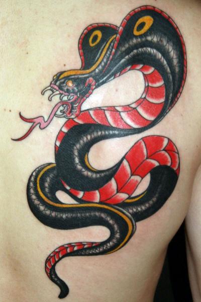 Tatouage Serpent Old School par Eye Of Jade Tattoo