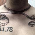 Schlangen Brust Nacken tattoo von Bloody Blue Tattoo