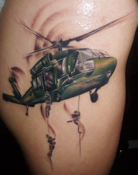 Tatuaż Realistyczny Helikopter przez Bloody Blue Tattoo