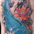 Seite Japanische Karpfen Koi tattoo von Bloody Blue Tattoo