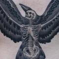 tatuaje Espalda Cuervo Esqueleto por Full Circle Tattoos