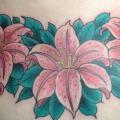 Brust Blumen tattoo von Full Circle Tattoos