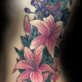 Blumen Seite tattoo von Full Circle Tattoos
