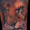 tatuaje Brazo Realista León por Jeff Gougue